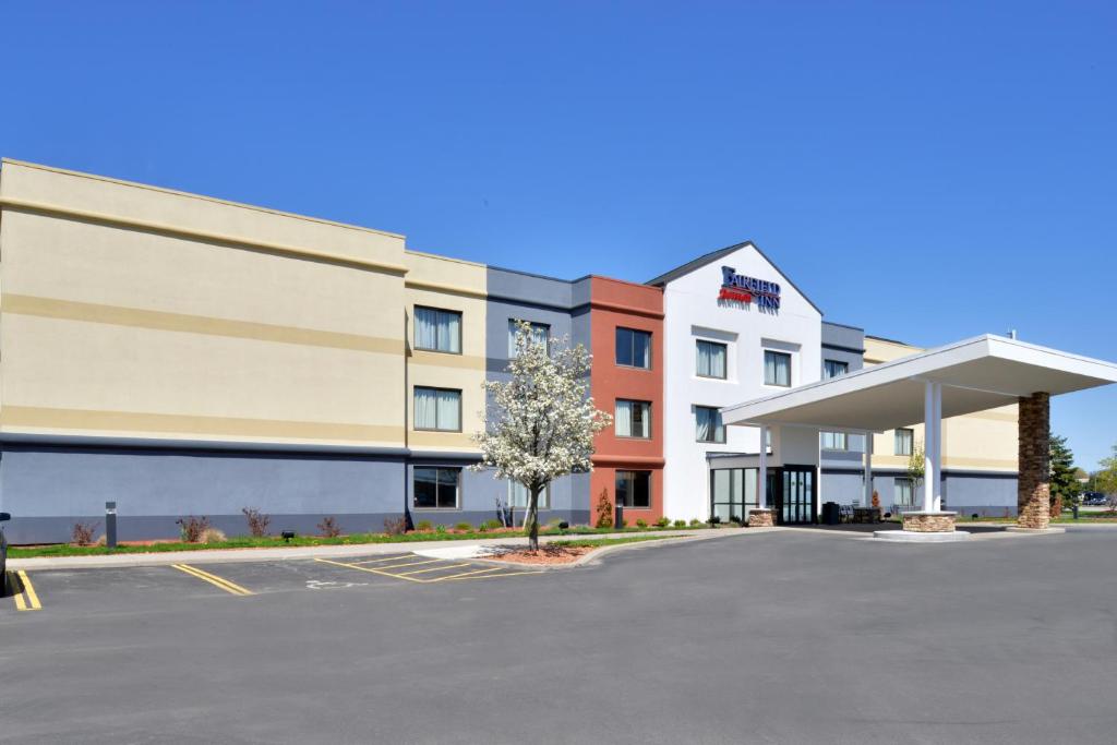 Fairfield Inn Rochester Airport Main image 1